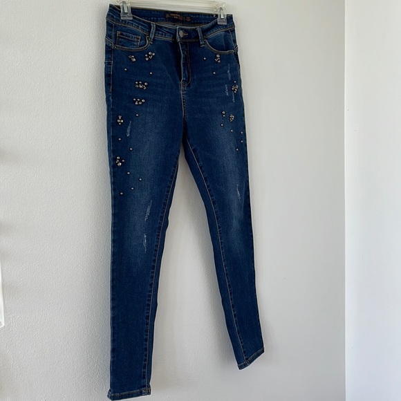 “It’s Me” Bottom Lifting Jeans - Picture 1 of 3